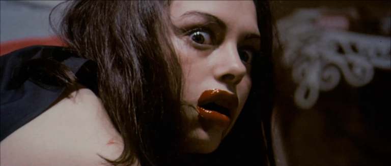 FEMALE-VAMPIRE_film.mp4_snapshot_00.32.12_2012.10.27_05.43.26-1024x436