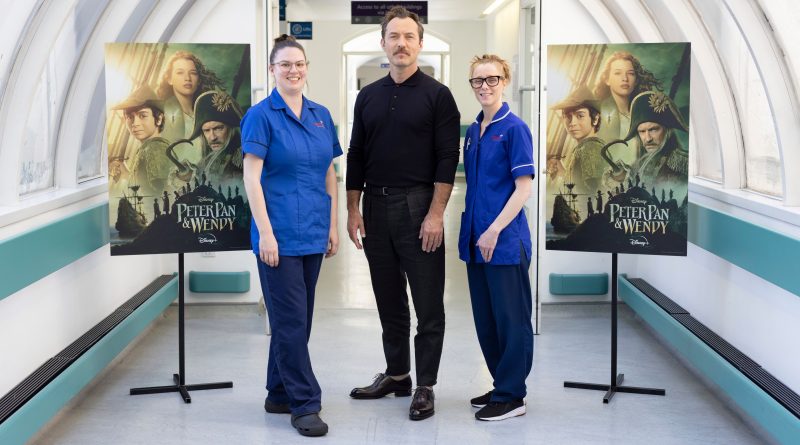 Ahead of the World Premiere of Disney+ Original film Peter Pan & Wendy taking place in London on Thursday 20th April, beloved British actor Jude Law (Captain Hook) surprised patients, their families and staff at Great Ormond Street Hospital (GOSH), a place with deep connections to J.M. Barrie’s original story of Peter Pan.