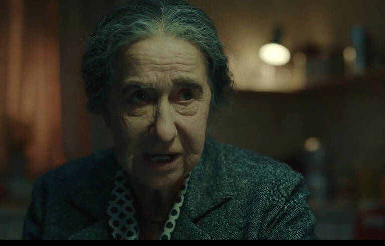 The film focuses on how Prime Minister Golda Meir dealt with the Yom Kippur war in Israel in 1973.
