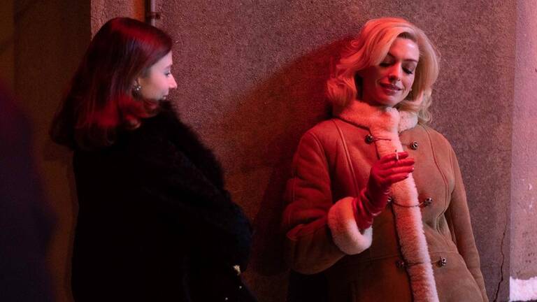 Eileen (Thomasin McKenzie) is a mousy young woman, who works as a secretary in a juvenile detention centre, where she’s pretty much ignored by her colleagues.  