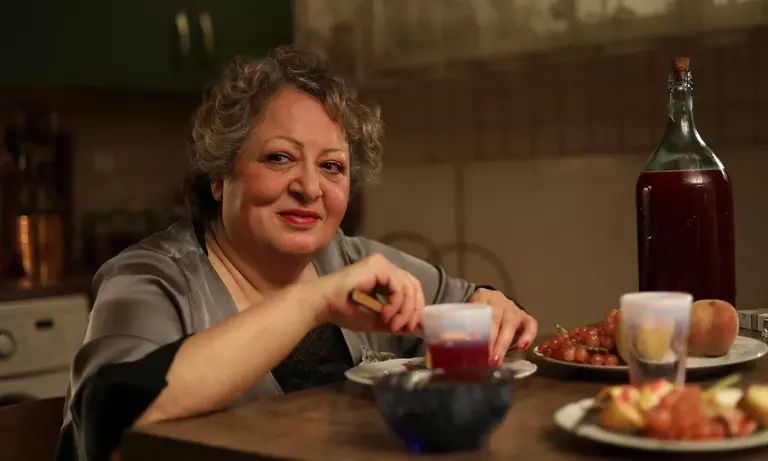 What a lovely little film! With her husband dead some 30 years, and now aged 70, Mahin (Lili Farhadpour) misses her old life. The local friends she used to see regularly, no longer live nearby and they only get together once a year.