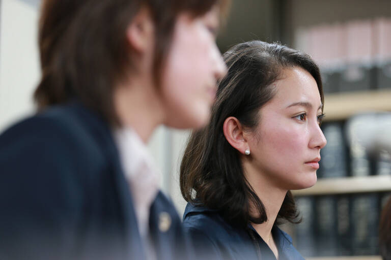 Young journalist Shiori Ito embarks on a courageous investigation of her own sexual assault in an improbable attempt to prosecute her high-profile offender.