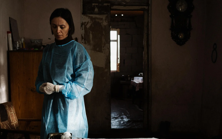 Set in a small Georgian town, we meet Nina (Ia Sukhitashvili), an obstetrician-gynaecologist, who’s all about her patients.