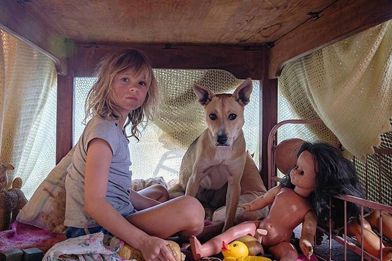 The time is 1980, the end of the Zimbabwean war of independence. After years of guerilla war, the white population are fearful of the outcome of the election.