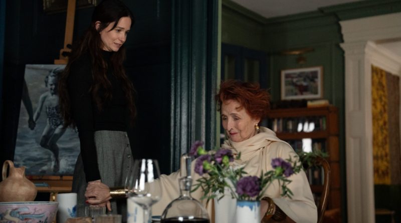 The story is both a reunion and a battle between an estranged mother and daughter.