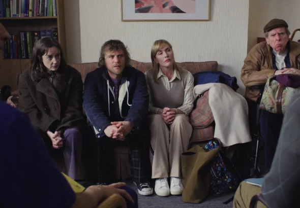 As Christmas approaches June (Helen Mirren) collapses and is taken to hospital with terminal cancer.