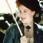 It is 1905 and Lily Bart (Anderson) is a New Yorker living with her aunt and expecting to inherit a substantial sum from her.